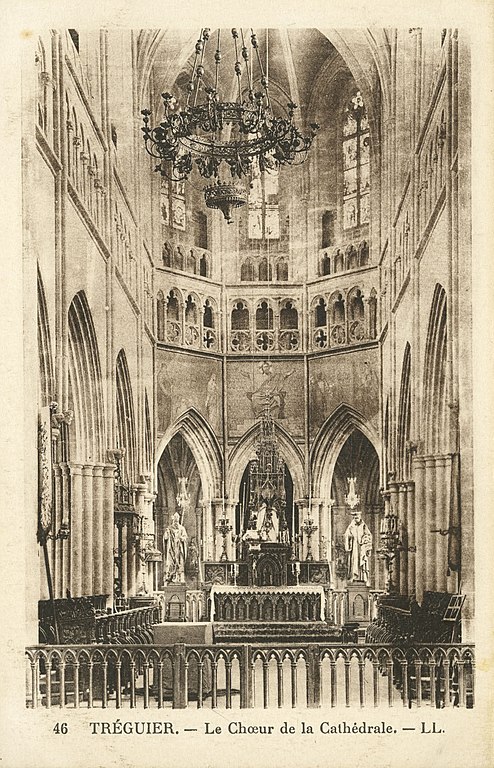 Carte postale ancienne Tréguier - Choeur de la cathédrale à Tréguier