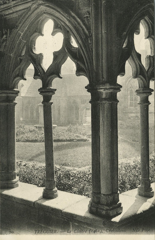 Carte postale ancienne Tréguier - Cloître croisillons à Tréguier