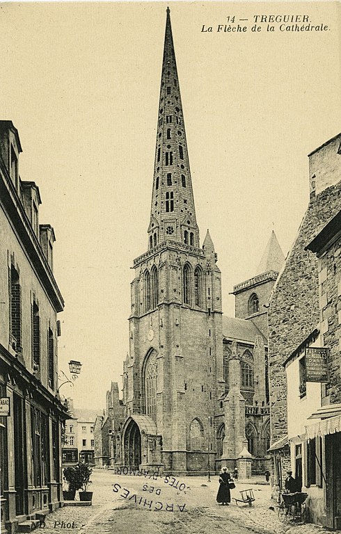 Carte postale ancienne Tréguier - Flèche de la cathédrale à Tréguier