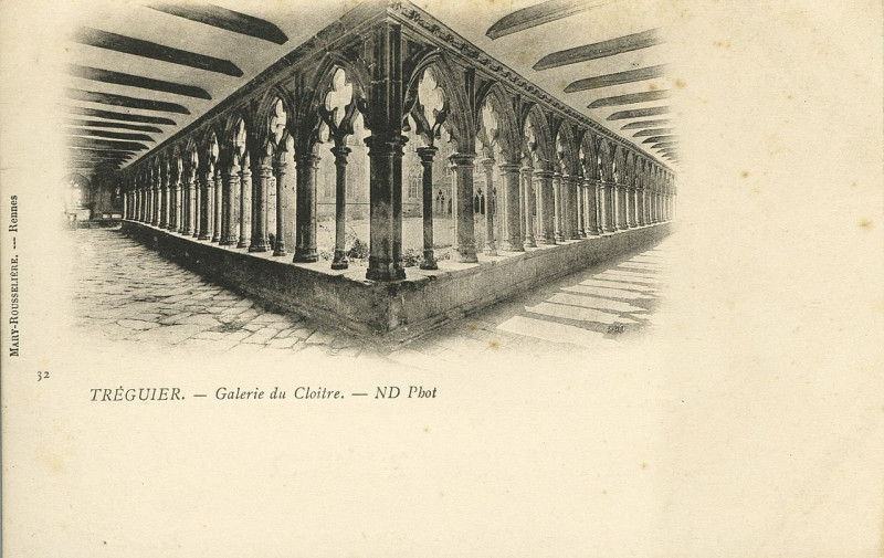 Carte postale ancienne Tréguier - Galerie du Cloître à Tréguier