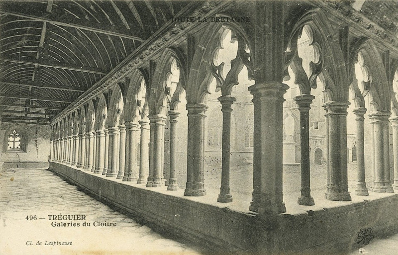 Carte postale ancienne Tréguier - Galeries du Cloître à Tréguier