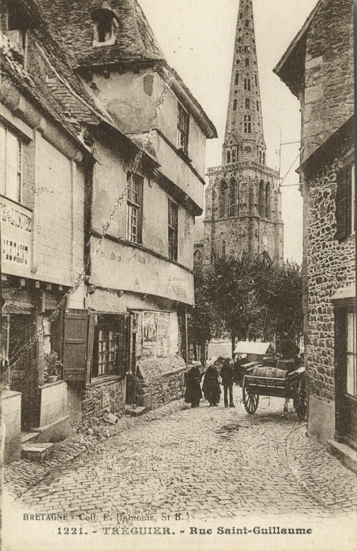 Carte postale ancienne Tréguier - Rue Saint-Guillaume à Tréguier