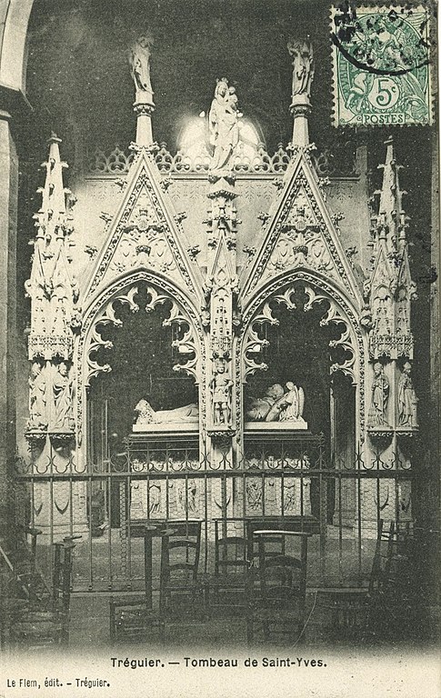 Carte postale ancienne Tréguier - Tombeau de Saint-Yves à Tréguier