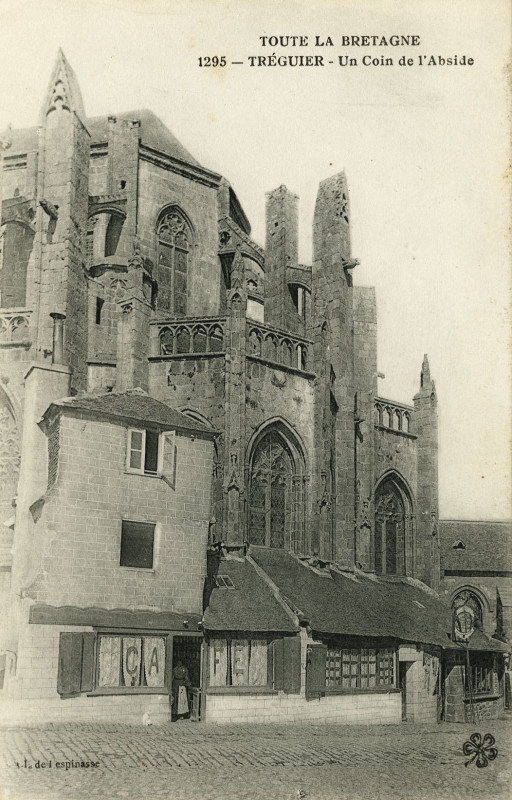 Carte postale ancienne Tréguier - Un coin de l'Abside à Tréguier