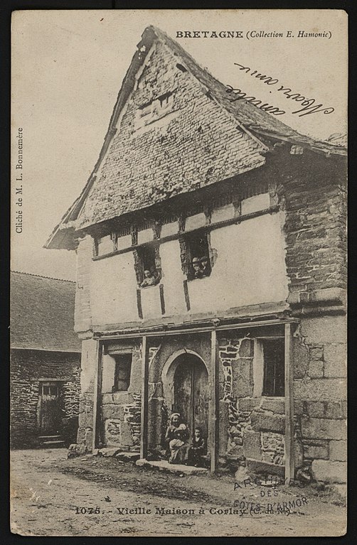 Carte postale ancienne Corlay - Vieille maison à Corlay à Corlay