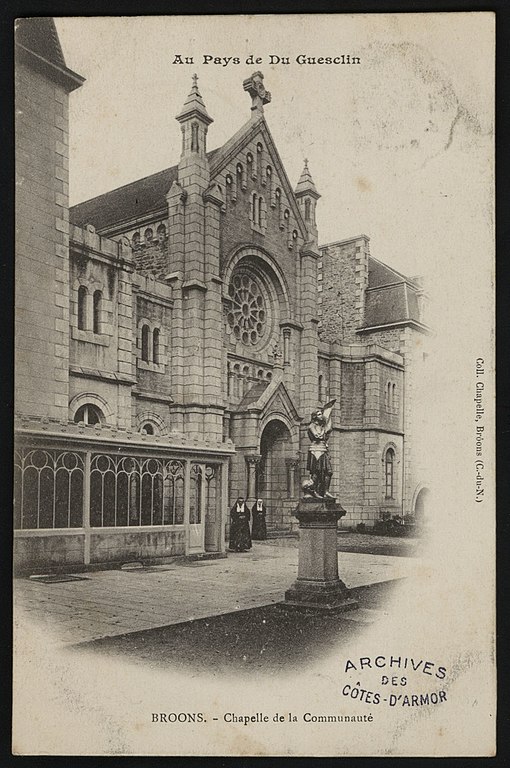 Carte postale ancienne Broons - Chapelle de la communauté à Broons
