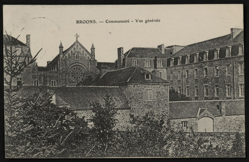 Carte postale ancienne Broons - Communauté vue générale à Broons