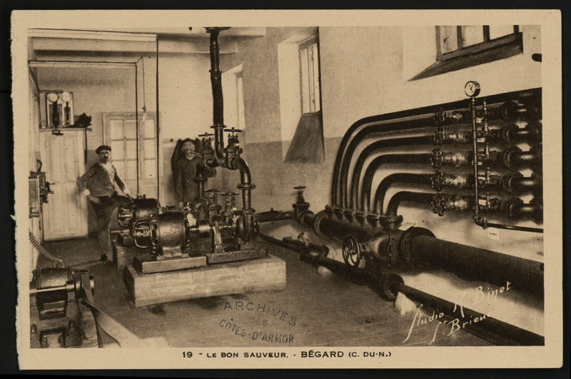 Carte postale ancienne Bégard - Bon Sauveur Chauffage central à Bégard