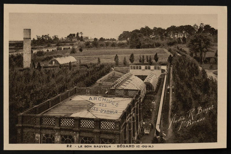 Carte postale ancienne Bégard - Bon Sauveur Les serres et le parc à Bégard