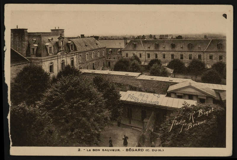 Carte postale ancienne Bégard - Bon Sauveur quartier de l'Immaculée et de Sainte Adèle à Bégard