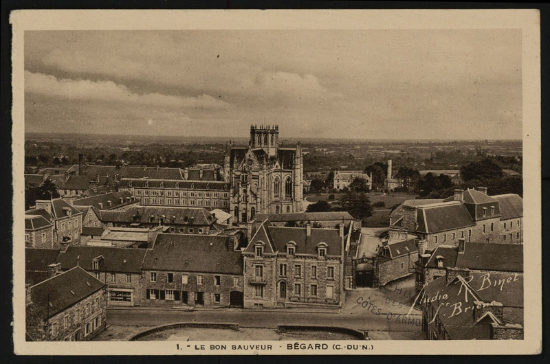 Carte postale ancienne Bégard - Bon Sauveur vue générale à Bégard
