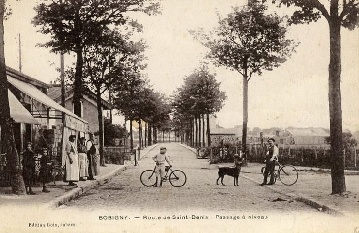 Carte postale ancienne Bobigny route de Saint Denis