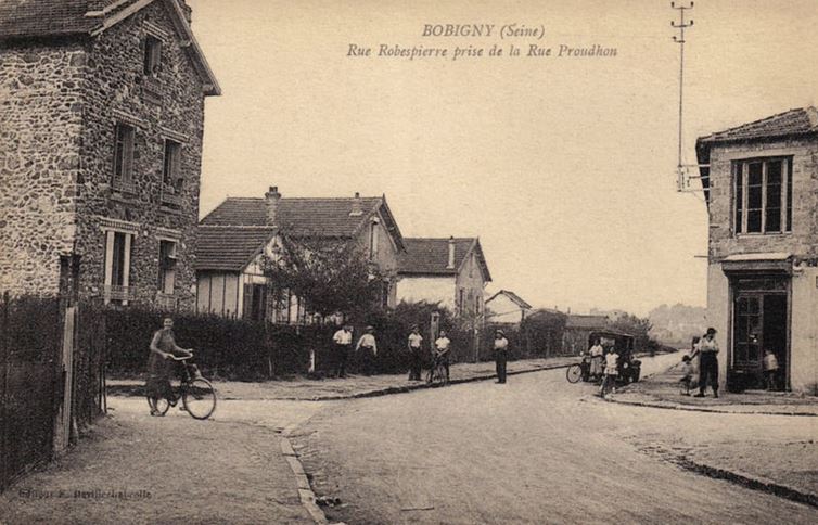 Carte postale ancienne Bobigny rue Robespierre de le rue Proudhon