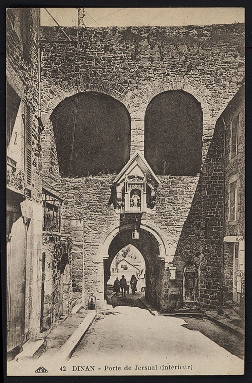 Carte postale ancienne Dinan - Porte de Jerzual à Dinan