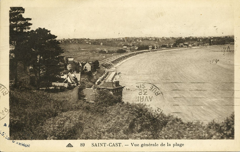 Carte postale ancienne Saint-Cast - Vue générale de la plage à Saint-Cast-le-Guildo