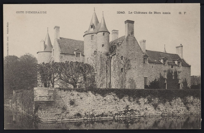 Carte postale ancienne Erquy - Château de Bien Assis à Erquy
