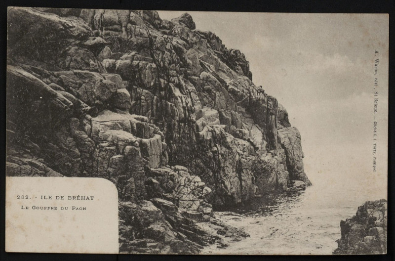 Carte postale ancienne Ile-de-Bréhat - gouffre du Paon à Île-de-Bréhat