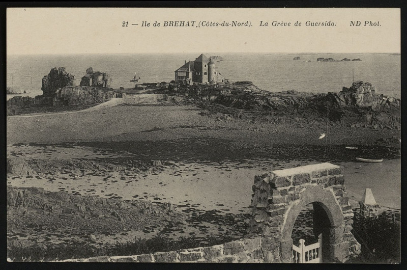 Carte postale ancienne Ile-de-Bréhat - Grève de Guersido à Île-de-Bréhat