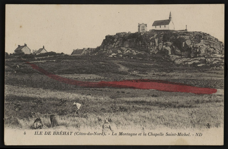 Carte postale ancienne Ile-de-Bréhat - montagne et la chapelle Saint-Michel à Île-de-Bréhat