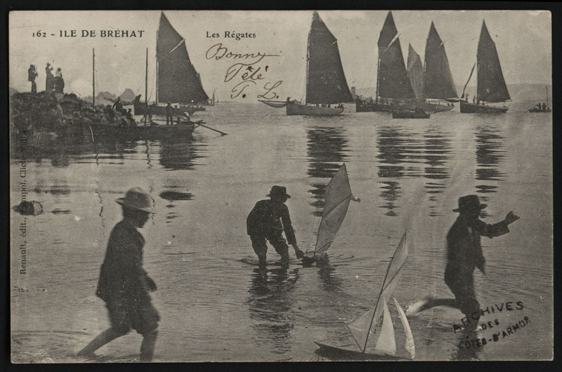 Carte postale ancienne Ile-de-Bréhat - régates à Île-de-Bréhat