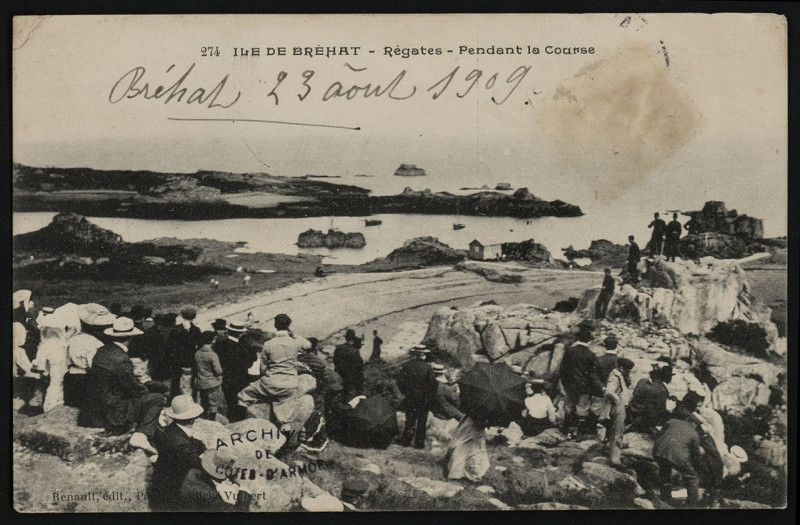 Carte postale ancienne Ile-de-Bréhat - Régates - pendant la course à Île-de-Bréhat
