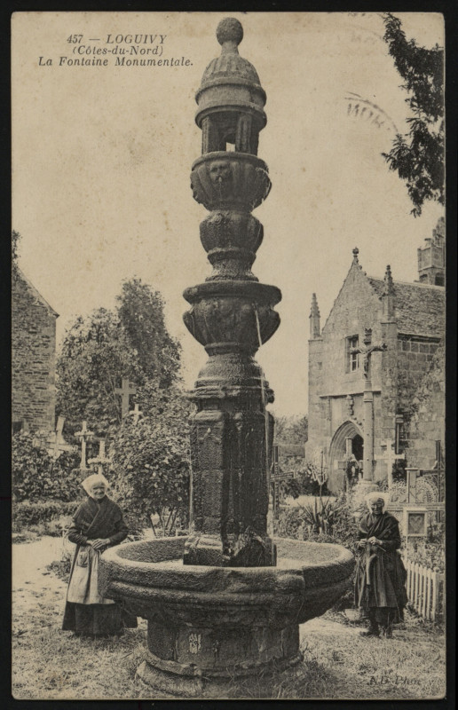 Carte postale ancienne Lannion - Fontaine Monumentale à Lannion
