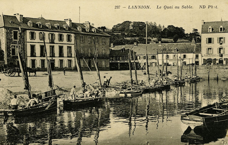 Carte postale ancienne Le Quai au Sable à Lannion
