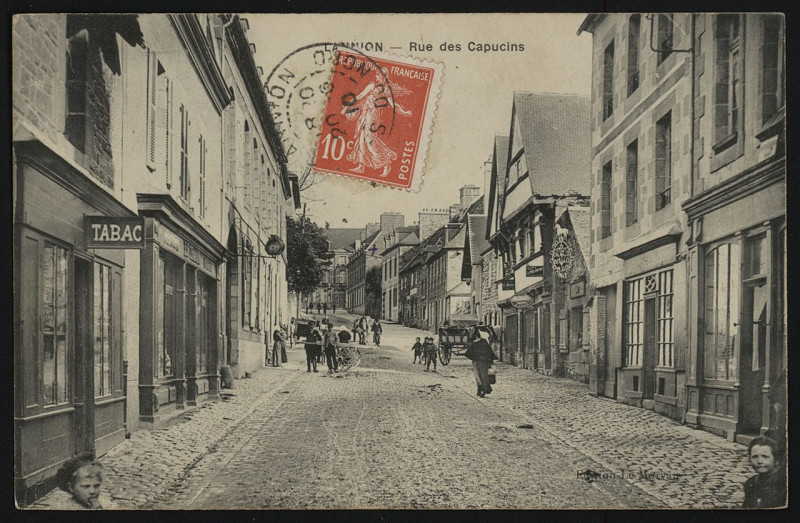 Carte postale ancienne Rue des Capucins à Lannion