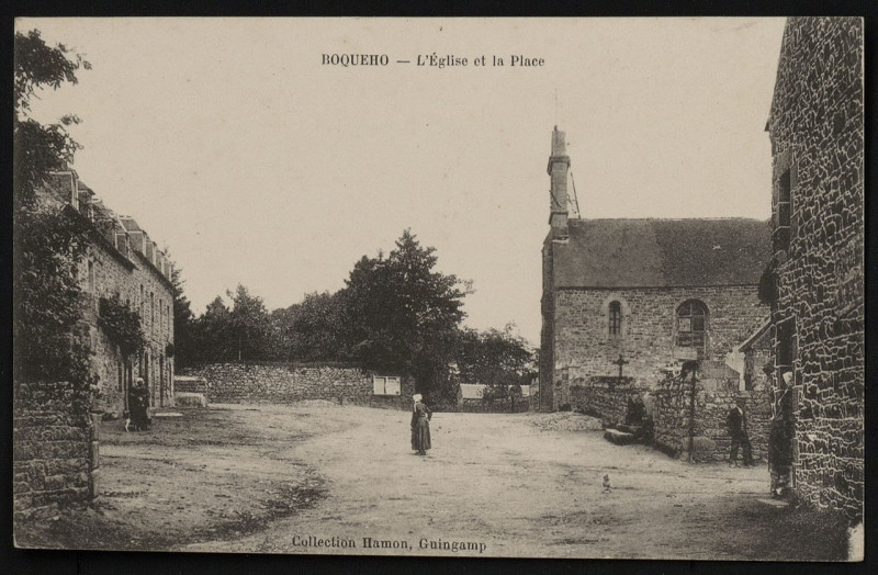 Carte postale ancienne Boqueho - Eglise et place à Boqueho