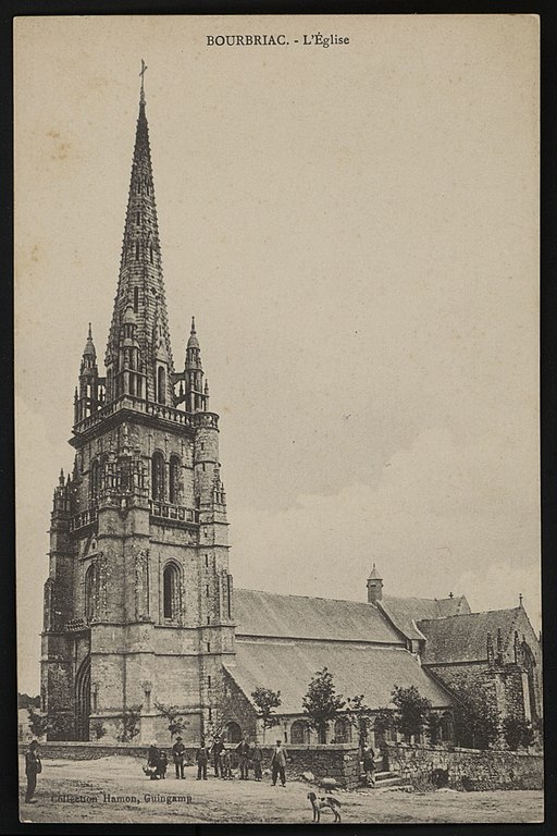 Carte postale ancienne Bourbriac - Eglise à Bourbriac