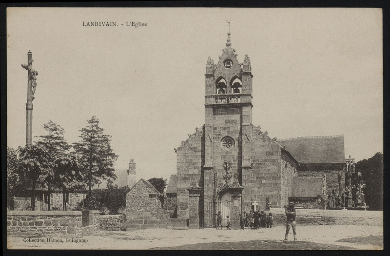 Carte postale ancienne Lanrivain - Eglise à Lanrivain