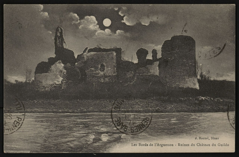Carte postale ancienne Le Guildo - Bords de l'Arguenon ruines du château à Saint-Cast-le-Guildo