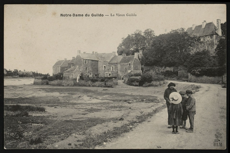 Carte postale ancienne Le Guildo - Notre-Dame-du-Guildo et vieux Guildo à Saint-Cast-le-Guildo