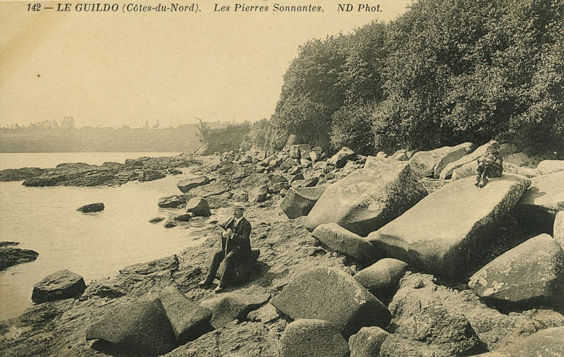 Carte postale ancienne Le Guildo - Pierres sonnantes à Saint-Cast-le-Guildo