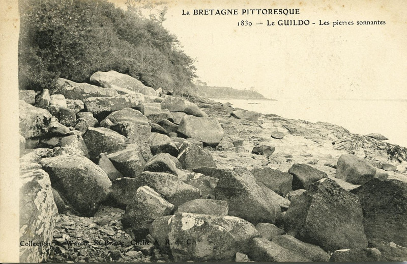 Carte postale ancienne Le Guildo - Pierres sonnantes à Saint-Cast-le-Guildo