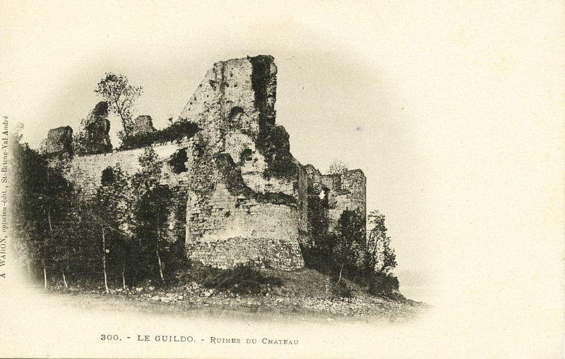 Carte postale ancienne Le Guildo - Ruines du château à Saint-Cast-le-Guildo
