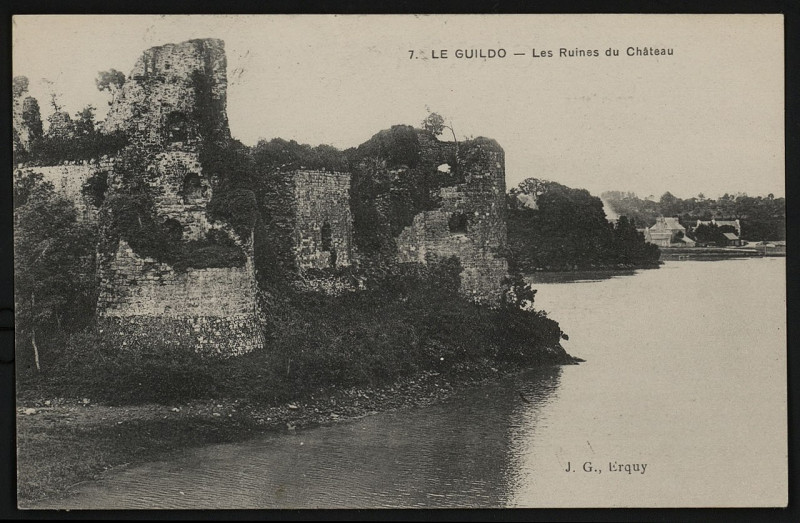 Carte postale ancienne Le Guildo - Ruines du château à Saint-Cast-le-Guildo