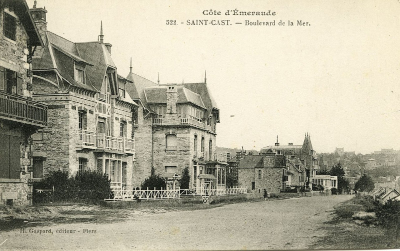 Carte postale ancienne Saint-Cast - Boulevard de la Mer à Saint-Cast-le-Guildo