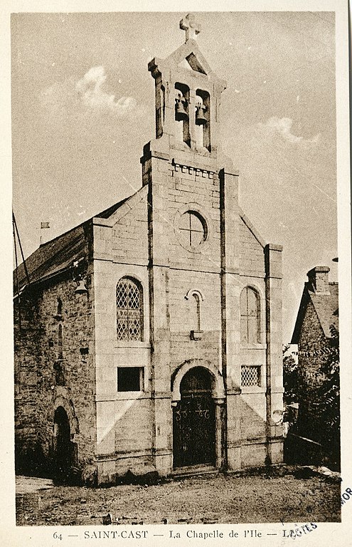 Carte postale ancienne Saint-Cast - Chapelle de l'Ile à Saint-Cast-le-Guildo