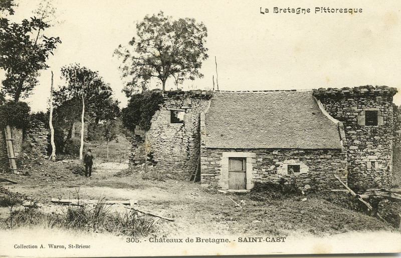 Carte postale ancienne Saint-Cast - Châteaux de Bretagne à Saint-Cast-le-Guildo