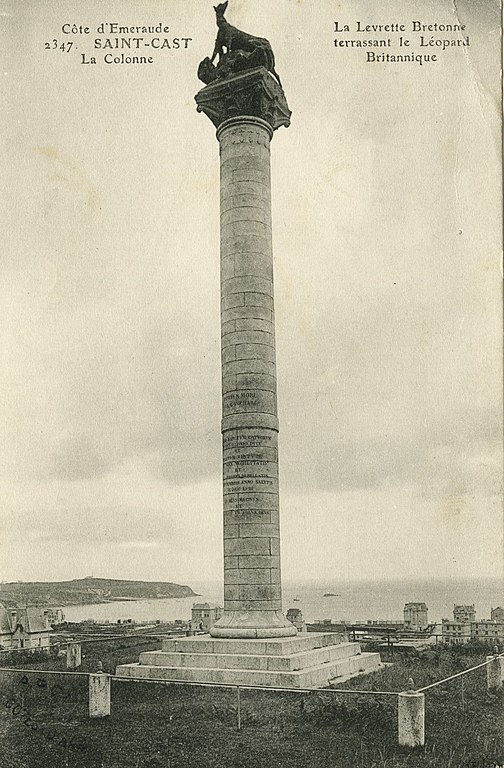 Carte postale ancienne Saint-Cast - Colonne à Saint-Cast-le-Guildo