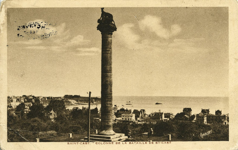 Carte postale ancienne Saint-Cast - Colonne de la bataille de Saint-Cast à Saint-Cast-le-Guildo