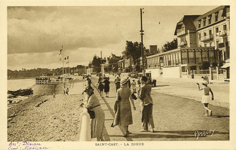 Carte postale ancienne Saint-Cast - Digue à Saint-Cast-le-Guildo