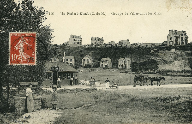 Carte postale ancienne Saint-Cast - Groupe de villas dans les Miels à Saint-Cast-le-Guildo