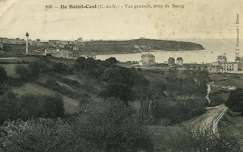 Carte postale ancienne Saint-Cast - Ile Saint-Cast vue générale prise du bourg à Saint-Cast-le-Guildo