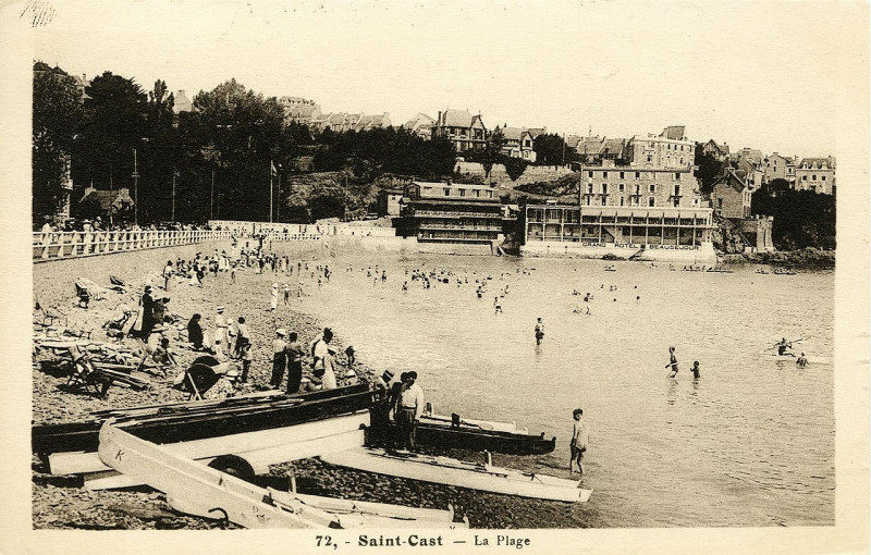 Carte postale ancienne Saint-Cast - Plage à Saint-Cast-le-Guildo