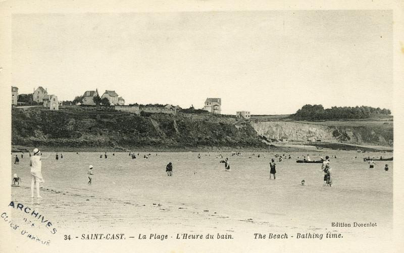 Carte postale ancienne Saint-Cast - Plage à l'heure du bain à Saint-Cast-le-Guildo