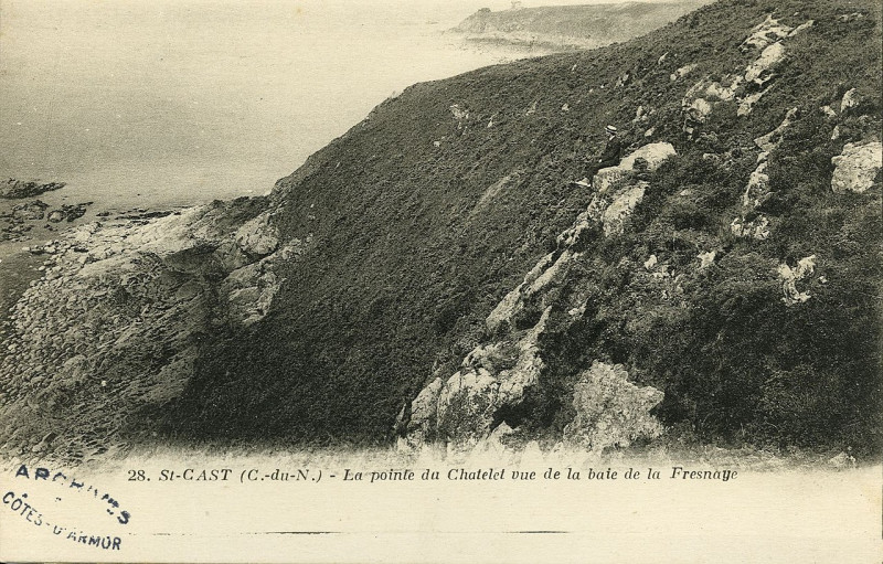 Carte postale ancienne Saint-Cast - Pointe du Chatelet vue de la baie de la Fresnaye à Saint-Cast-le-Guildo