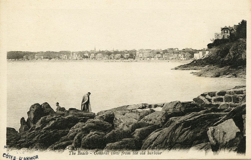 Carte postale ancienne Saint-Cast - The beach general view from the old harbour à Saint-Cast-le-Guildo