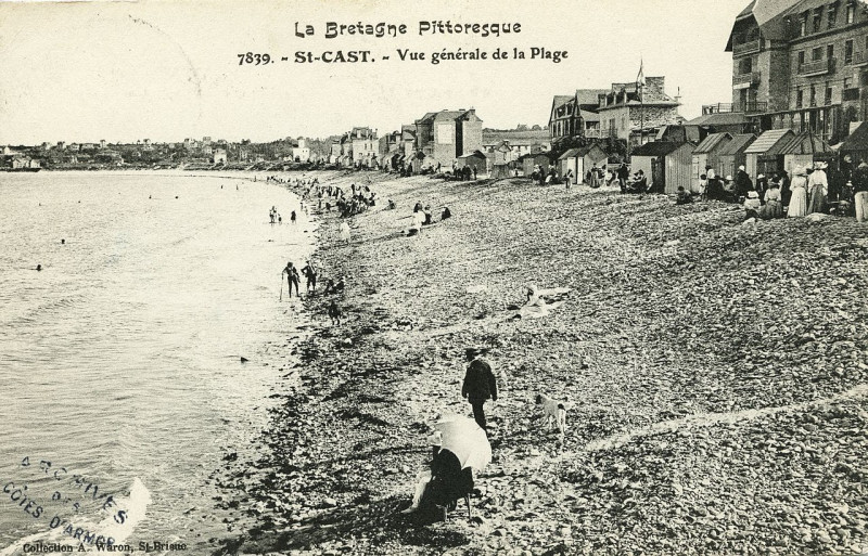 Carte postale ancienne Saint-Cast - Vue générale de la plage à Saint-Cast-le-Guildo